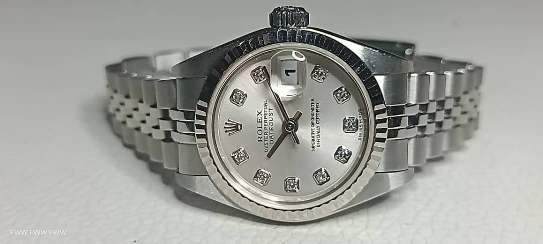 ( Sold )ROLEX LADIES DATEJUST 79174 26MM STAINLESS STEEL 18K WHITE GOLD BEZEL SILVER DIAL PRE-OWNED FULL SET