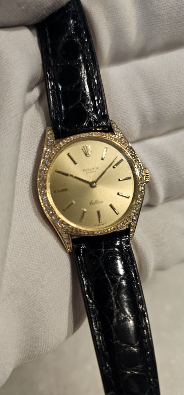 Rolex Cellini 3800 18k yellow gold case boy size with diamonds - Image 2