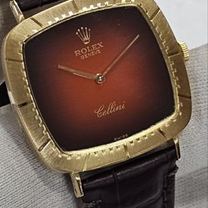 photo_2025-10-05_22-02-04 Rolex Cellini 4084 18k Size 30 x 28mm Mid size Vignette Red dial