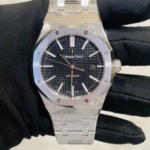 Audemars Piguet Royal Oak 41mm Model 15400ST.00.1220ST.01. A