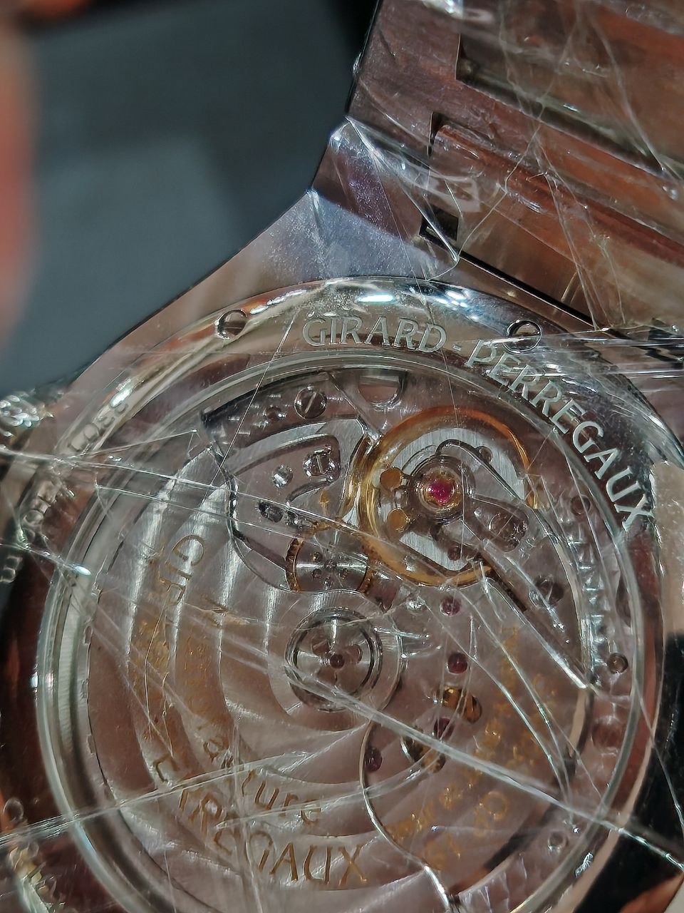 Girard Pereagux 42mm Laureato Blue Waffle dial - Image 3