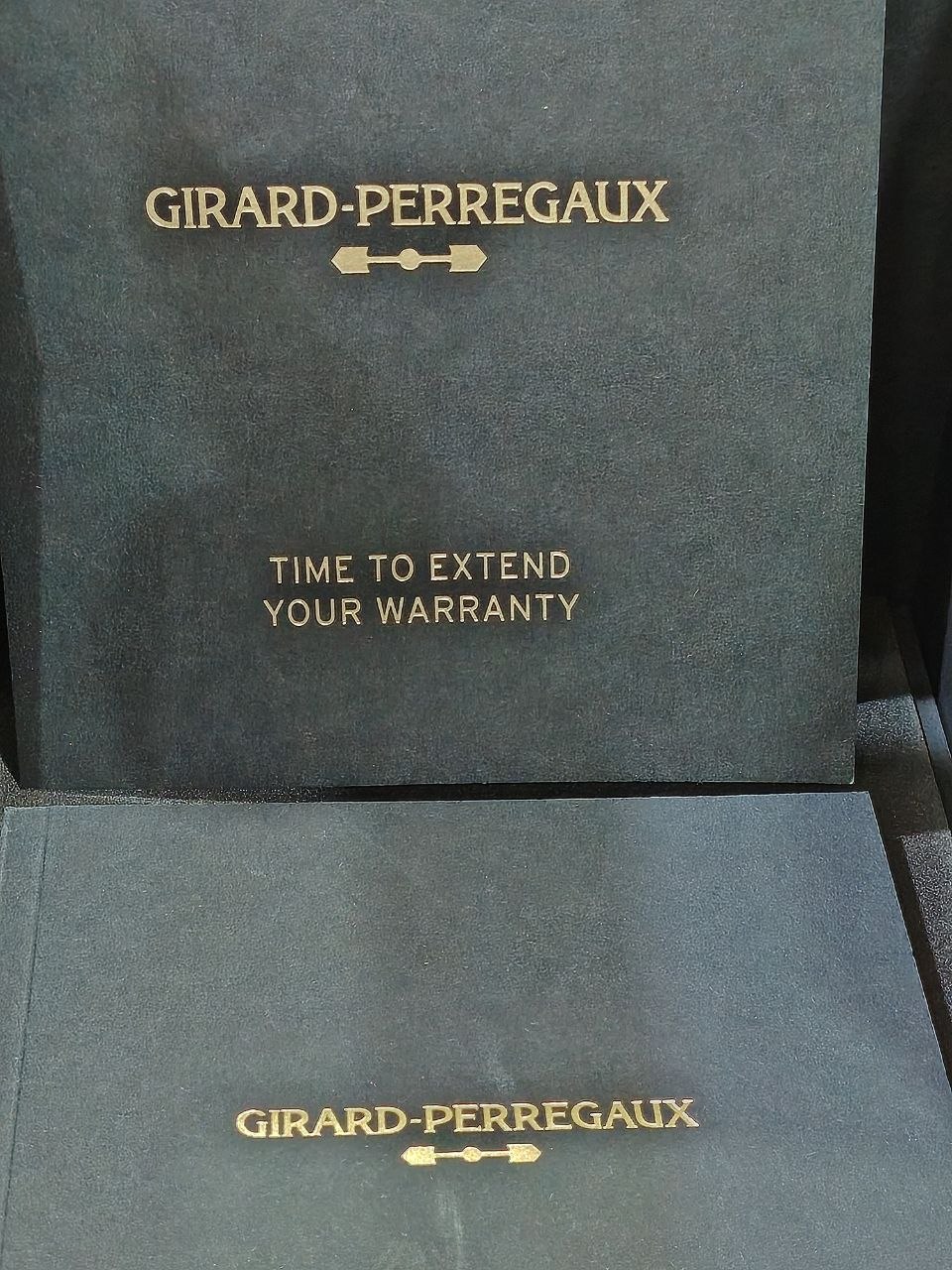 Girard Pereagux 42mm Laureato Blue Waffle dial - Image 6