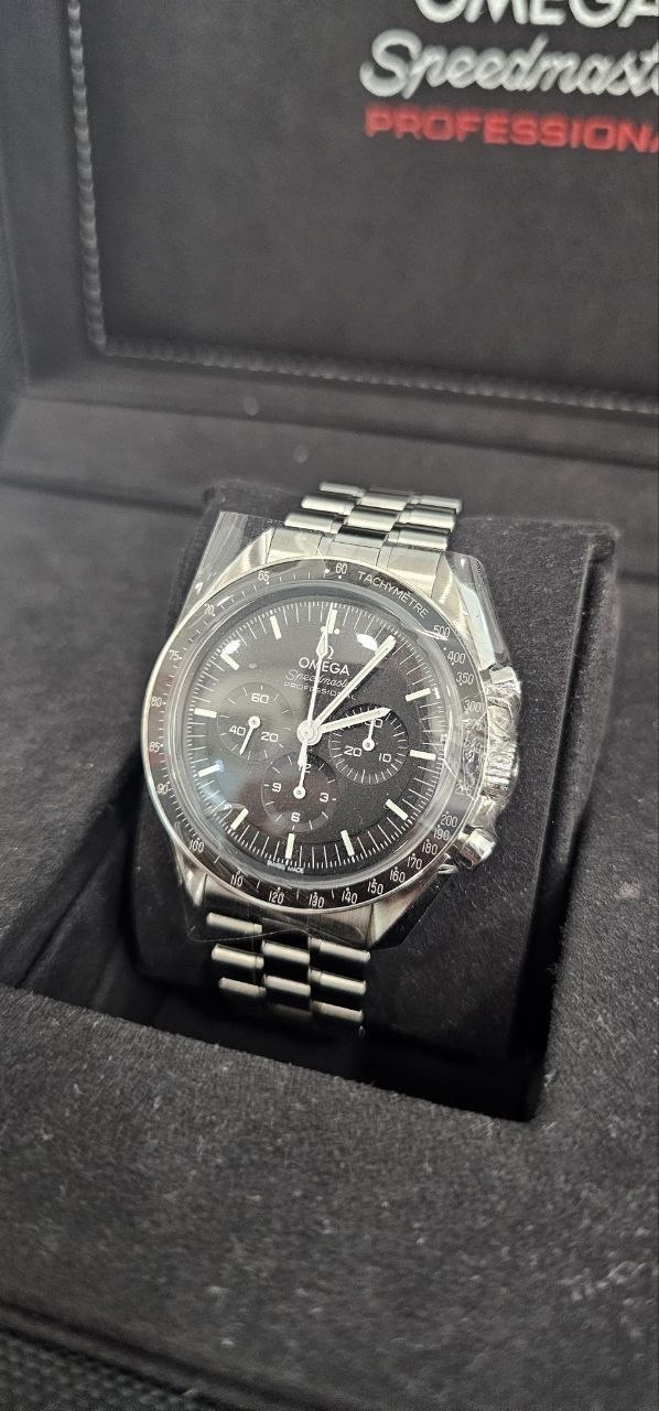 Omega Speedmaster Moonwatch Model : 31030425001001 42mm