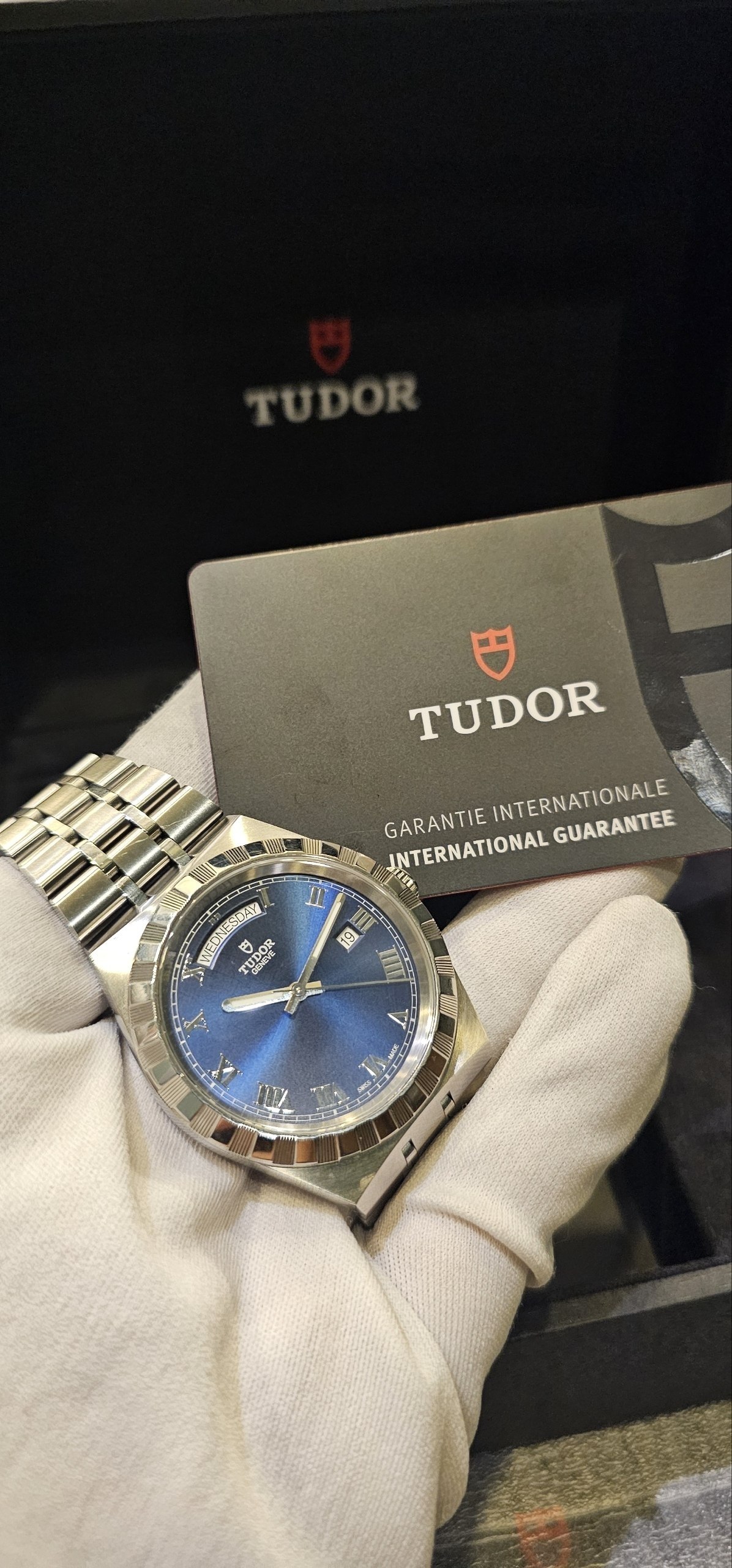 Tudor Day Date Model 28600 Sunburst blue dial - Image 3